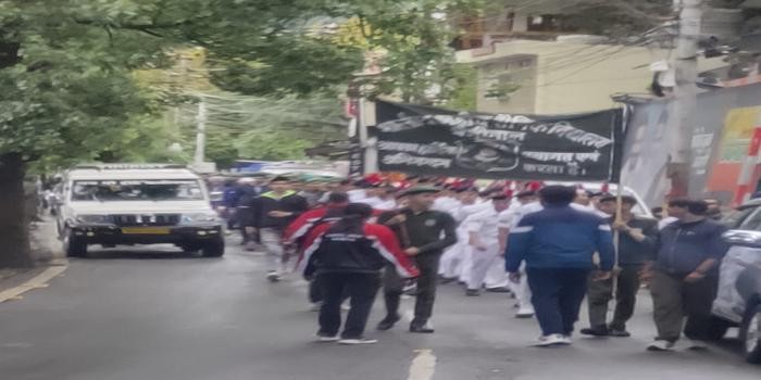 रोटरी क्लब ने नैनीताल के ९०० छात्रों के सहयोग से झील किनारे चलाया सफ़ाई अभियान body image