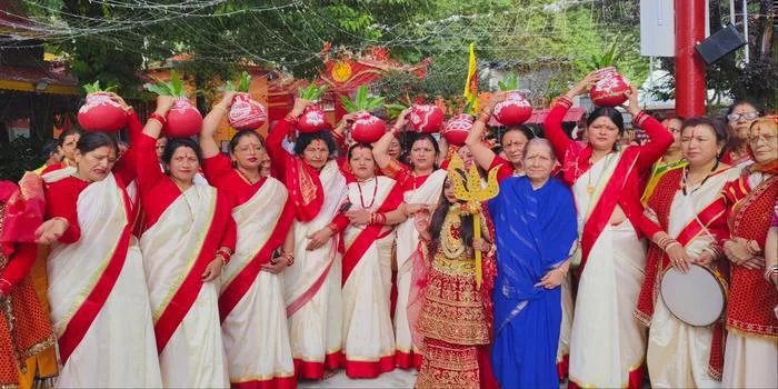 नैनीताल में भव्य कलश यात्रा संग दुर्गा पूजा महोत्सव का आगाज