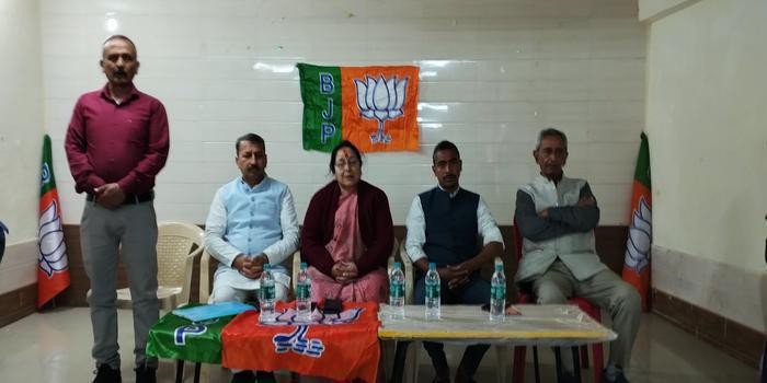 नैनीताल में भाजपा ने शुरू की नगरपालिका चुनाव की तैयारी.दावेदारी पत्र सौंपे body image