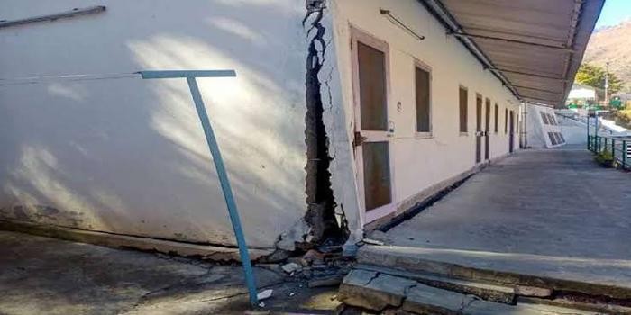 जोशीमठ में भू-धसाव ५०० से ऊपर मकानों में आयी दरार, मुख्यमंत्री ने ली समीक्षा बैठक body image