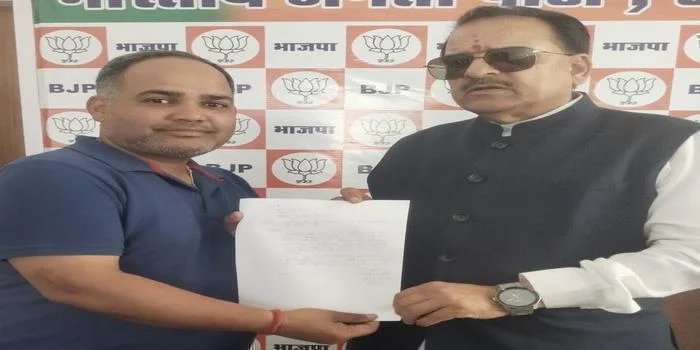 स्थानीय युवाओं के रोजगार पर संकट, भाजपा मंडल अध्यक्ष कार्की ने सांसद को सौंपा गया ज्ञापन