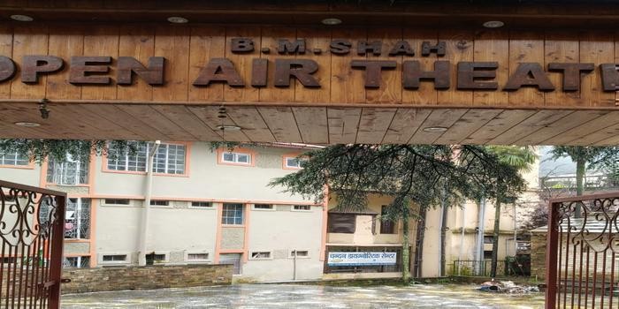 स्वतंत्रता दिवस पर रंगकर्मियों ने चलाया सफाई अभियान, बीएम शाह ओपन थिएटर को किया स्वच्छ body image