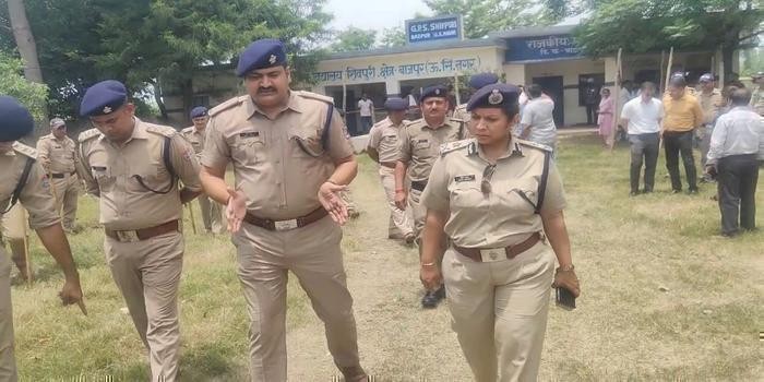 पंचायत चुनाव को लेकर आईजी और आयुक्त ने किया मतदान स्थलों का निरीक्षण body image