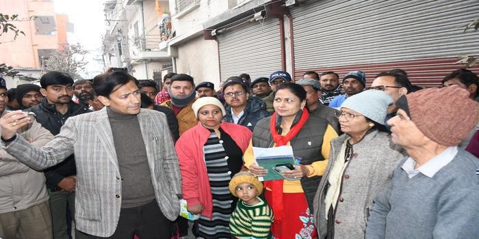 रिहायशी इलाके में चल रही फैक्ट्री  को बन्द करने के निर्देश, एक्सपारी माल की नयी पैकिंग हो रही थी body image