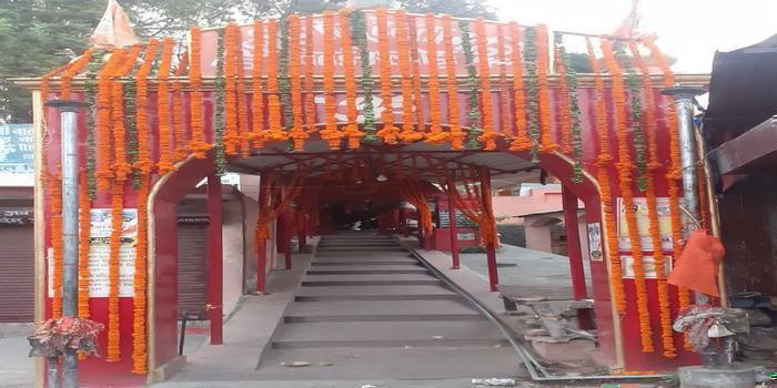 न्याय के देवता गोलजूँय मंदिर चितई में हुआ भंडारे का आयोजन, भक्तों की भीड़ उमड़ी body image