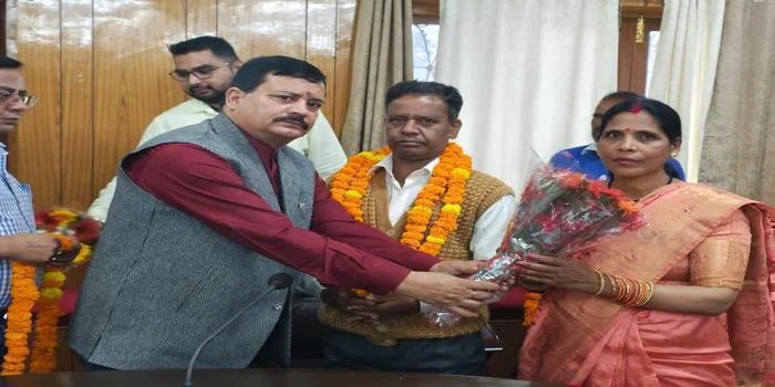 गिरीश चंद्र आर्य सेवानिवृत्ति पर सम्मानित 30 वर्ष की सेवा पूर्ण,  भावभीनी विदाई