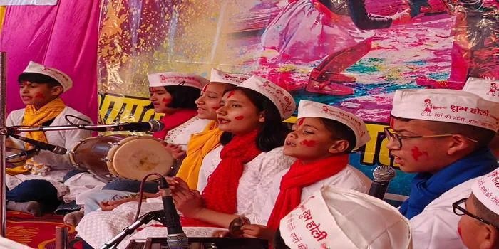 श्री राम सेवक सभा में होली गायन: रंगों और सुरों की बौछार