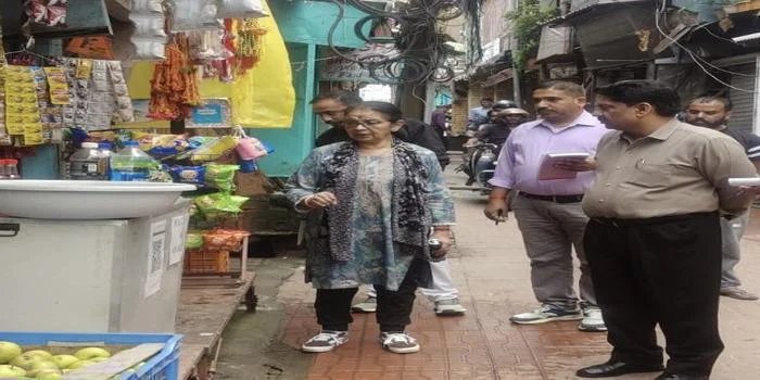 तल्लीताल-मल्लीताल बाजार क्षेत्र में साफ-सफाई को लेकर नगर पालिका अध्यक्ष ने किया स्थलीय निरीक्षण