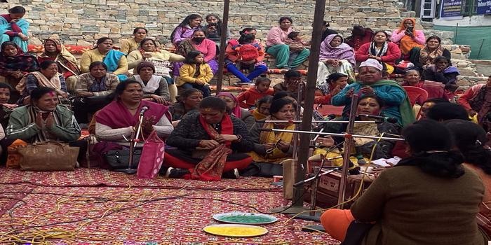 राम सेवक सभा प्रांगण में महिलाओं ने २७ वें फागोत्सव में बरसाये होली के रंग body image