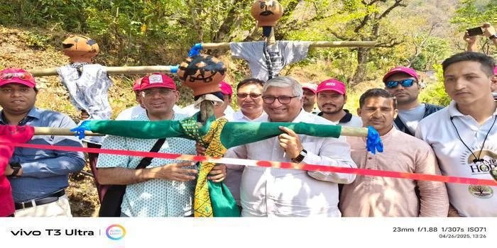 सलड़ी में Hope Camp: 200 से अधिक लोगों का स्वास्थ्य परीक्षण, रविवार को भी जारी रहेगा शिविर