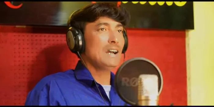 37 वर्षीय खड़क सिंह चौहान: नाव मालिक से गायक बनने की प्रेरक कहानी