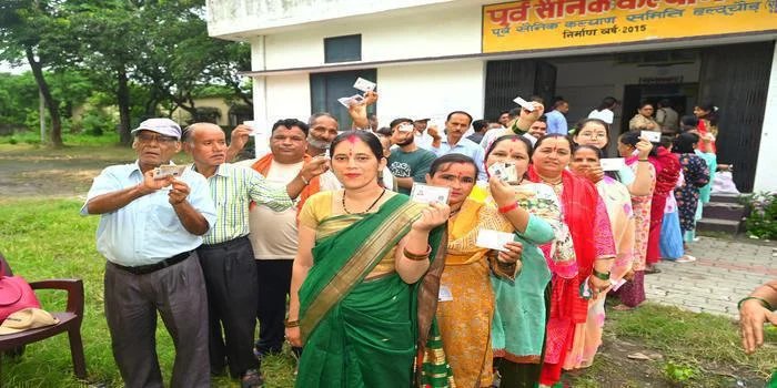 पंचायत चुनाव के द्वितीय चरण में नैनीताल जिले में शांतिपूर्ण मतदान प्रारंभ, मतदाताओं में उत्साह