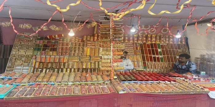 नैनीताल: नन्दा देवी महोत्सव में लोग जमकर कर रहे हैं ख़रीददारी,झूले हैं आकर्षण का केंद्र body image