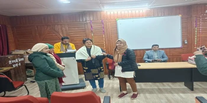 मनुष्य का स्वास्थ्य ही सबसे बड़ा धन है,  वि.विद्यालय में बायोमैग्नेटिक थेरेपी पर कार्यशाला आयोजित