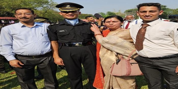 नैनीताल के मेधावी  छात्र  हिमांशु जोशी बने सेना में लेफ्टिनेंट , प्राप्त किए दो विशिष्ट सैन्य सम्मान body image