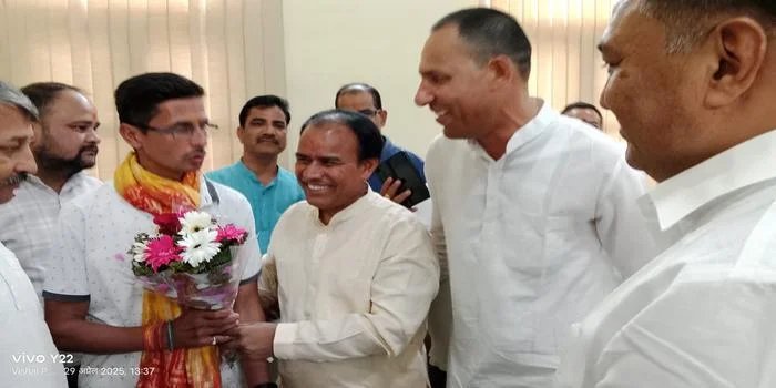 शिक्षा-स्वास्थ्य मंत्री को सौंपा गया ज्ञापन, भीमताल क्षेत्र की समस्याएं उठाईं