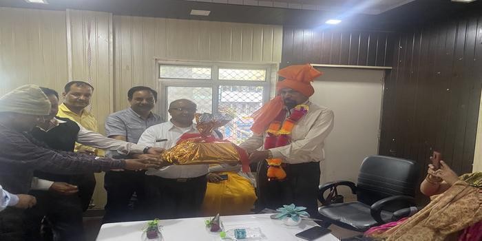 नैनीताल - बीडी पांडे अस्पताल के पीएमएस डॉ. केबी जोशी हुए सेवानिवृत body image