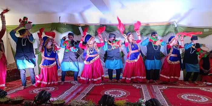 रंगारंग सांस्कृतिक कार्यक्रमों के साथ हरेला महोत्सव का समापन ,कलाकारों ने बिखेरे लोक संस्कृति के रंग body image