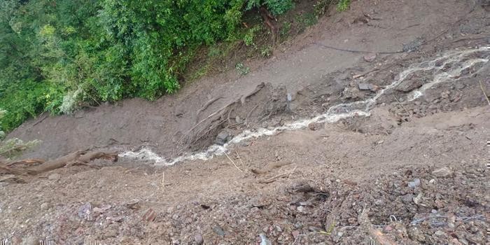 ग्राम बजूँन-दूदिला तोक में मलबा  का कहर, दोमंजिला मकान समेत 20 नाली खेत दबे body image