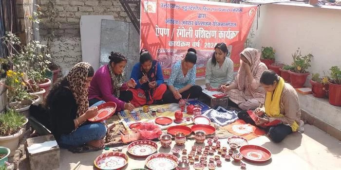 ऐपन कला के संरक्षण को लेकर सूखाताल में प्रशिक्षण शिविर आयोजित