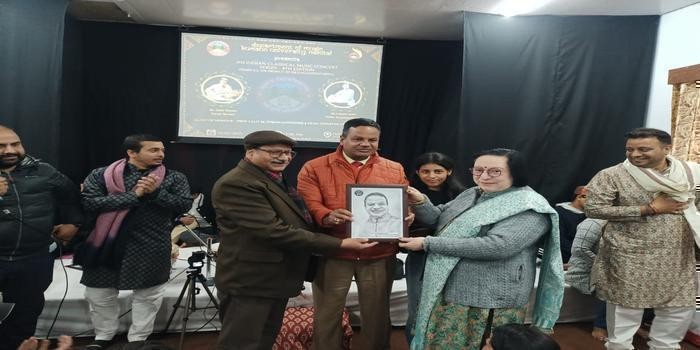 भारतीय शास्त्रीय संगीत कार्यक्रम में सरोद वादन ने मोहा मन, विद्यार्थियों ने लिया संगीत का आनंद body image