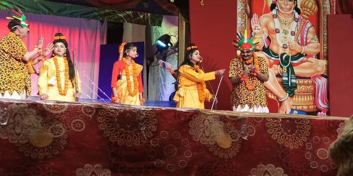 रामलीला  में 29 वर्षों से निभा रहे है निषाद का पात्र विमल चौधरी और भीम कार्की , दर्शकों का मन मोहा body image