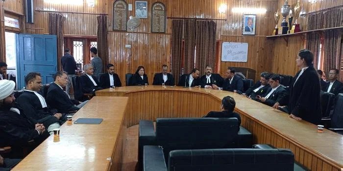नैनीताल में मासूम बच्ची से दुष्कर्म की घटना पर हाईकोर्ट बार एसोसिएशन में आक्रोश