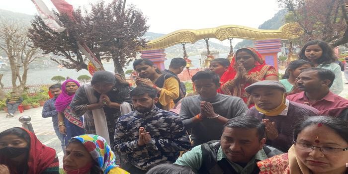 भाजपा कार्यकर्ताओं ने नयना देवी मन्दिर में की पूजा अर्चना body image