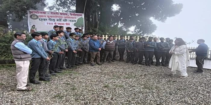 रोटरी क्लब एवं सी.आर.एस.टी. इंटर कॉलेज ने किया वृक्षारोपण