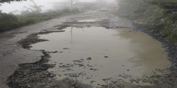 घोड़ख़ाल जाने वाले मार्ग का ख़स्ता हाल ,जनाधिकार  संघर्ष मोर्चा ने उठायी आवाज़ body image