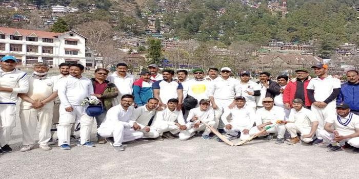 रोमांचक मैच  में पत्रकार इलेवन ने  ज़िला प्रशासन को हराया body image