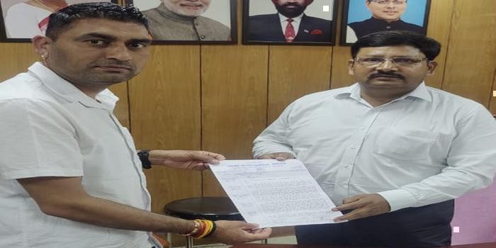 व्यापार मंडल मल्लीताल, तल्लीताल और होटल एसोसिएशन ने ट्रेड टैक्स के विरोध में किया प्रदर्शन body image