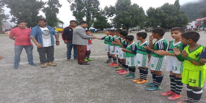 नैनीताल:मिनी चिल्ड्रन फुटबॉल प्रतियोगिता शुरू body image