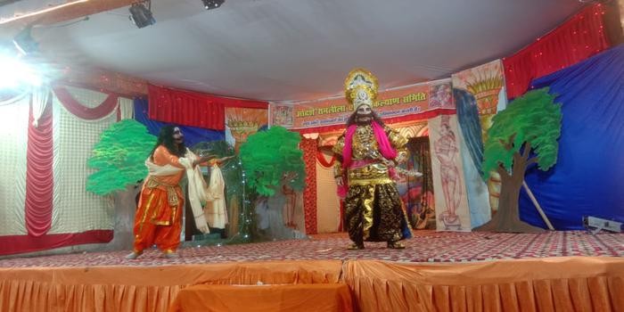 आदर्श रामलीला कमेटी: सूर्पनखा ने लक्ष्मण को रिझाया, नाक कटी body image