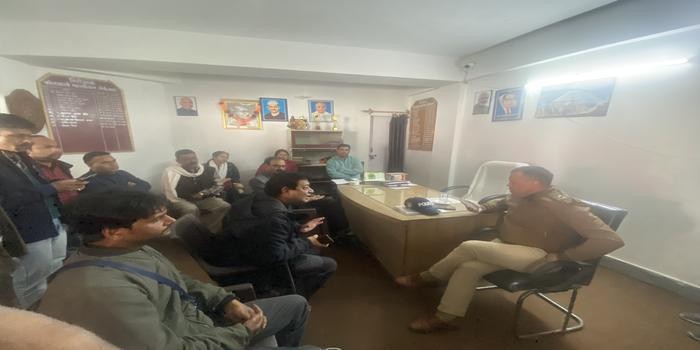 नैनीताल नगरपालिका में रंगकर्मियों ने किया हंगामा,अधिशासी अधिकारी के साथ धक्कामुक्की व अभद्रता body image