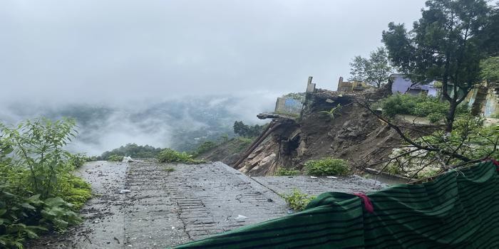 हरिनगर में 55 परिवार ख़तरे में, मकान ख़ाली करने के आदेश body image