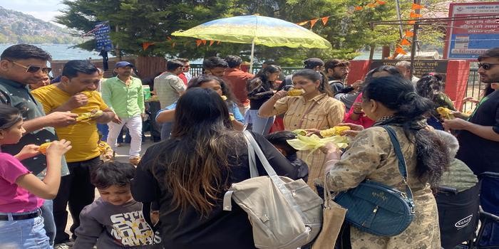 पर्यटकों  से गुलज़ार रहा नैनीताल body image