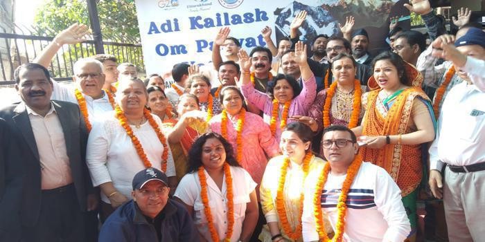आदि कैलाश यात्रा शुरू,प्रथम दल में हैं १९ यात्री शामिल body image