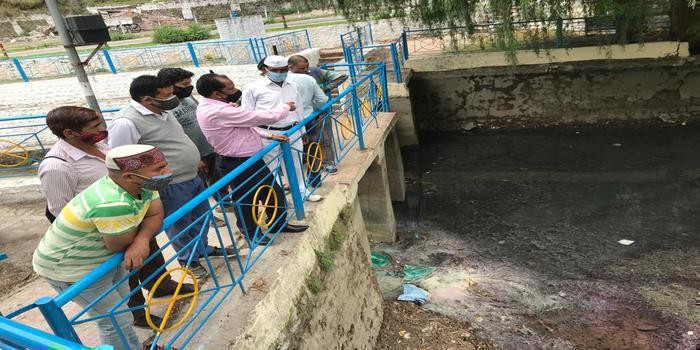 गंदगी से लबालब पर्यटक स्थल सरिताताल body image