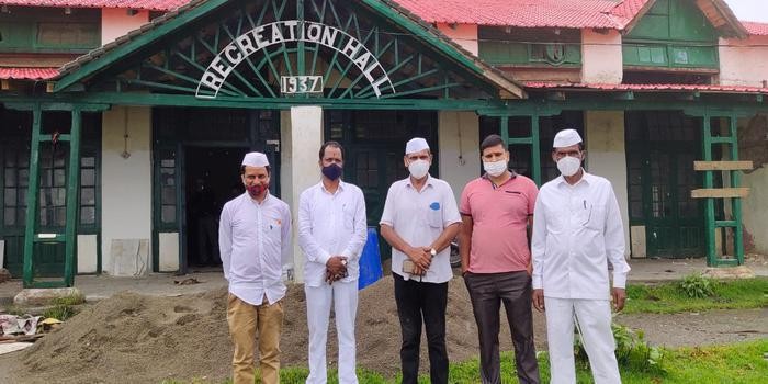 कांग्रेस कार्यकर्ताओं ने सेन्टोरियम के गेट पर किया धरना-प्रदर्शन body image