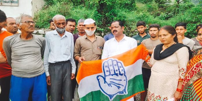 सड़क के लिए सड़क पर बैठकर आंदोलन करेगें बेतालघाट  के ग्रामीण body image