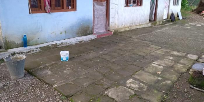 भूस्खलन के कारण दिन-रात डर के साये में जी रहे हैं खूपी गांव के निवासी body image