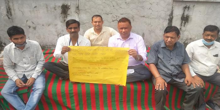 वनाघिकार आंदोलन के बैनर तले गांधी जी को माल्यार्पण body image