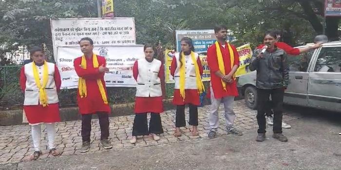 नुक्कड़ नाटक के माध्यम से चलाया सड़क सुरक्षा एवं जागरूकता अभियान body image