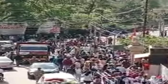 हनुमान जन्मोत्स पर कैंची धाम में श्रद्धालुओं का सैलाब, मंदिर खुलने से पहले लगी भक्तों की लंबी कतारें body image