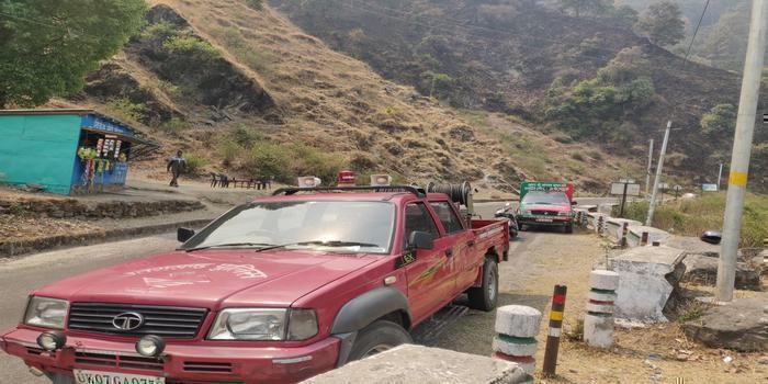 नैनीताल के पास चारखेत के जंगलों में लगी भयंकर आग body image