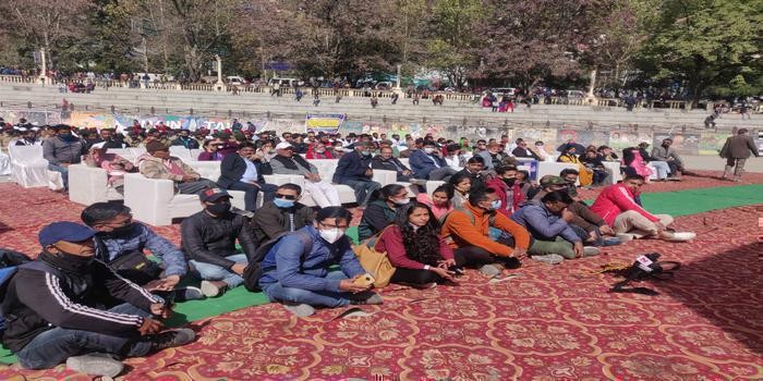 22वें राज्य स्थापना दिवस में अव्यवस्था के कारण पत्रकारों ने दिया धरना body image