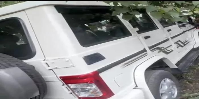 मल्लीताल नगर पालिका के सामने बड़ा हादसा टला, पार्क में घुसी बोलेरो