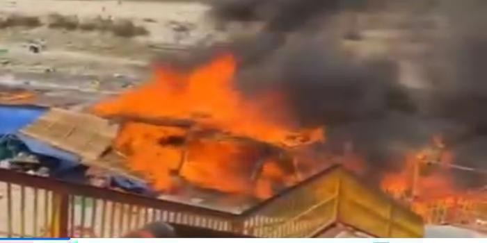 गर्जिया मंदिर परिसर में लगी आग, अफरा-तफरी body image