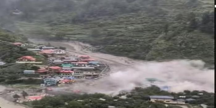 उत्तरकाशी के धराली गांव में बादल फटने से भारी तबाही body image